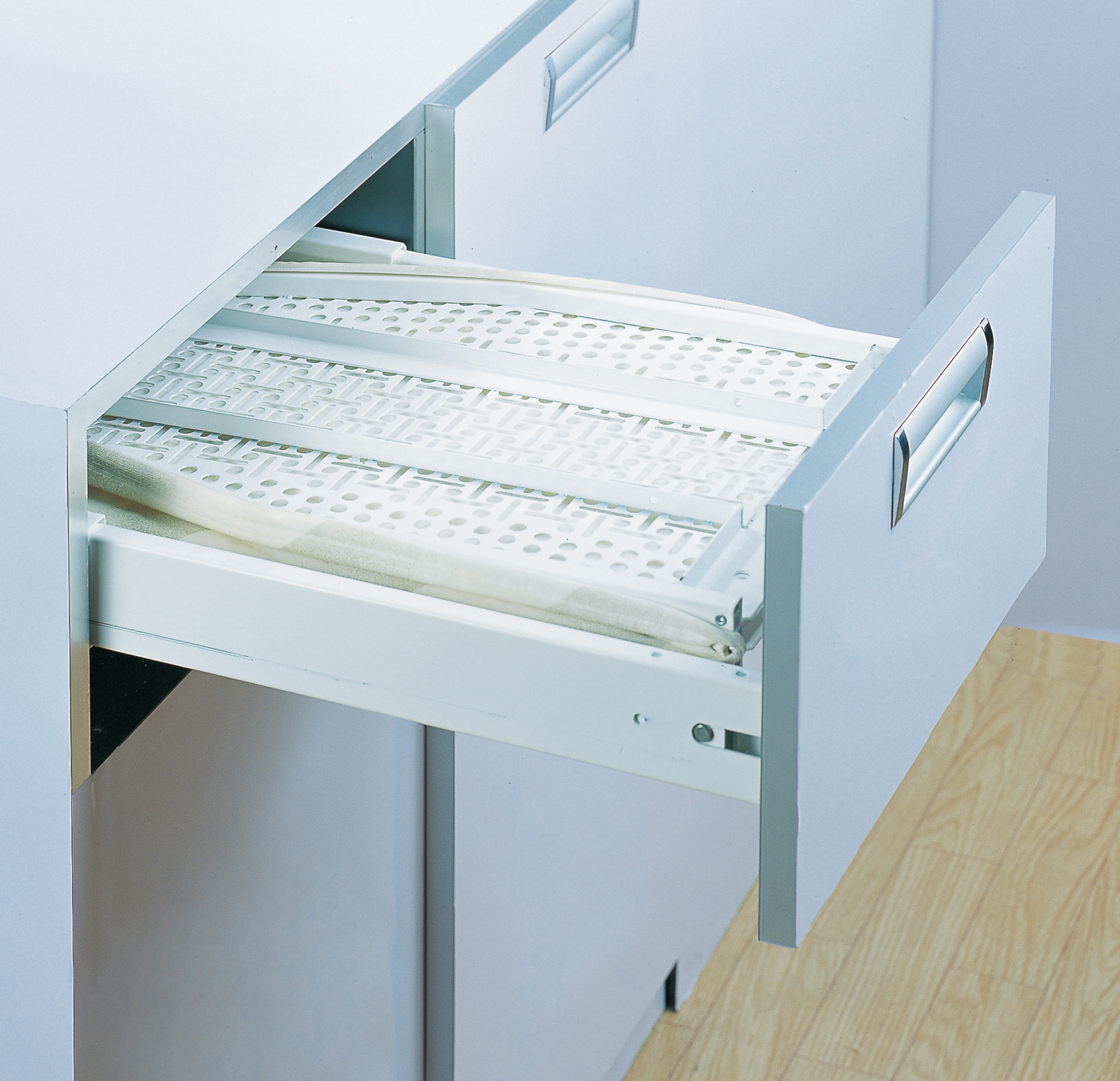 Складная гладильная доска в выдвижной ящик, 350-500х500х80 мм, белый